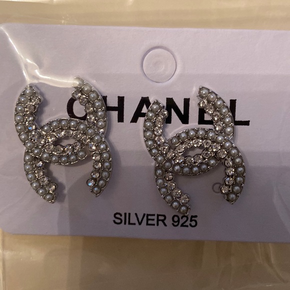 Accessories - Silver post back earring